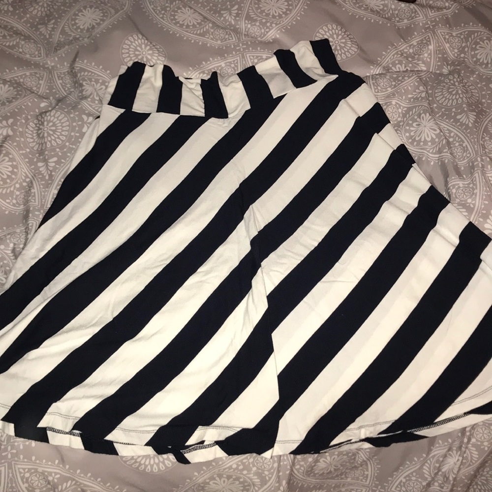 *bundle&save 3 items for $17*Navy &white Gap skirt
